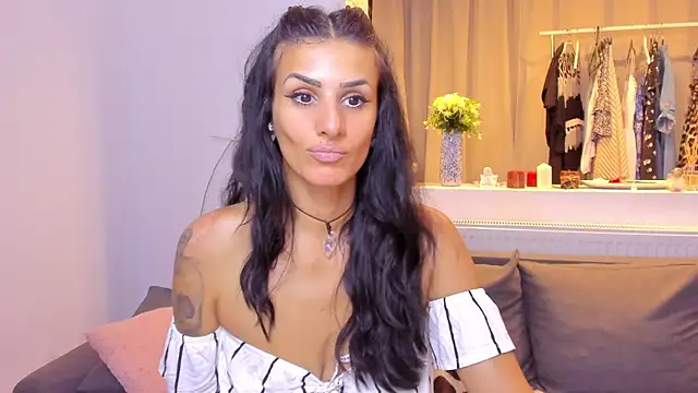 Snapshot of Milfchellle chatting on 07/05/26, 07:54 Milfchellle online show from 07/05/26, 07:54