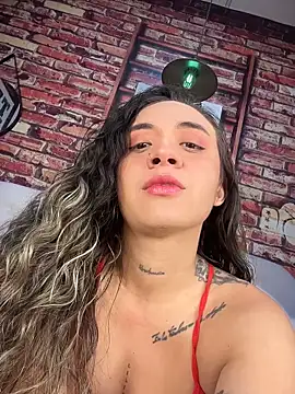 Snapshot of SinSirenXXX chatting on 05/18/26, 01:06 SinSirenXXX online show from 05/18/26, 01:06