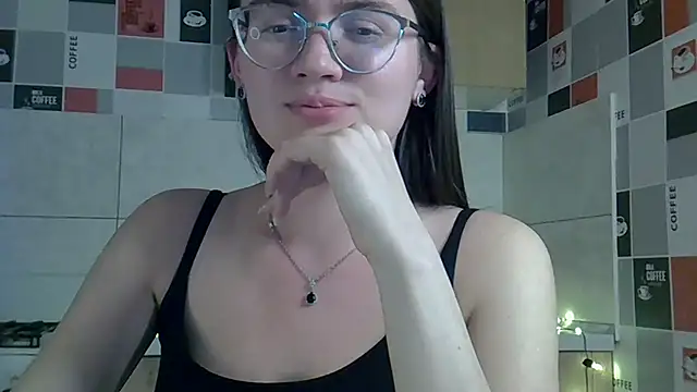 Miss Tinakiss online show from 04/22/26, 03:35