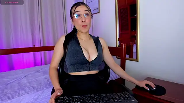 Elisabetta Amour online show from 05/25/26, 10:10