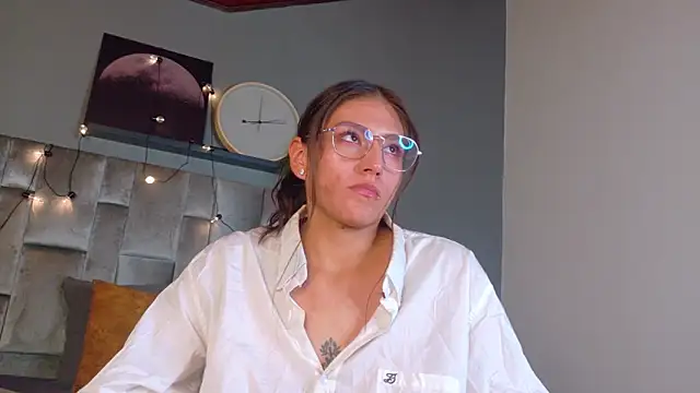 Snapshot of LiaaMoretti__ chatting on 05/16/26, 10:36 LiaaMoretti online show from 05/16/26, 10:36