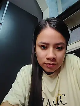 Snapshot of Nicol_Alvarez1 chatting on 05/26/26, 05:14 Nicol Alvarez1 online show from 05/26/26, 05:14