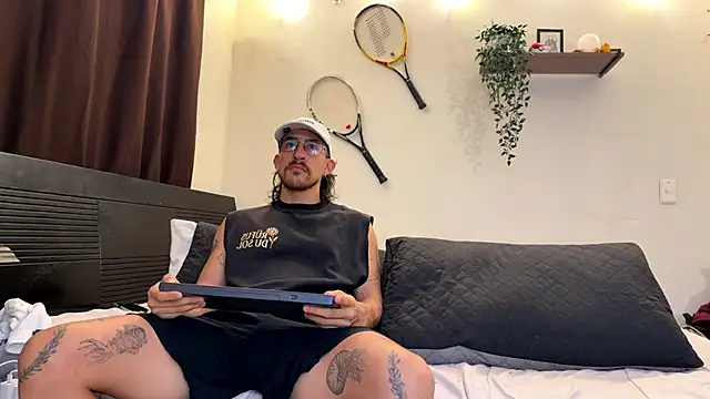 Aaron wheel online show from 06/05/26, 02:07