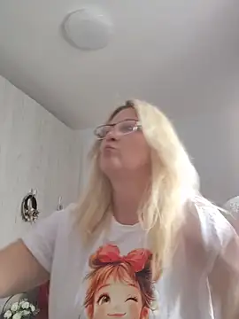 Divineblond online show from 03/29/26, 11:54