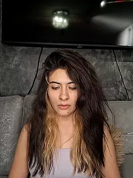 Snapshot of AshleyyHall chatting on 07/21/26, 04:37 AshleyyHall online show from 07/21/26, 04:37