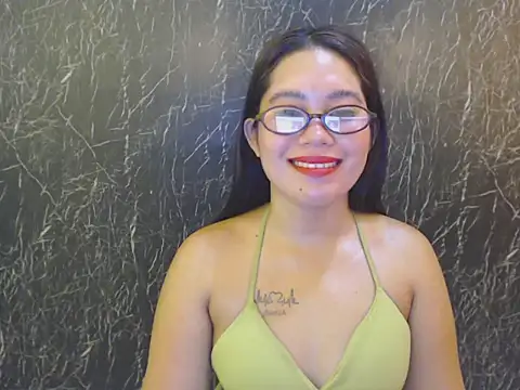 Snapshot of ur_prettychelsie chatting on 04/26/26, 01:47 ur prettychelsie online show from 04/26/26, 01:47