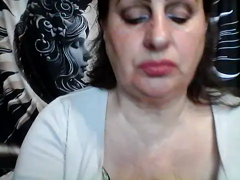 LoaqLovew online show from 04/25/26, 10:07