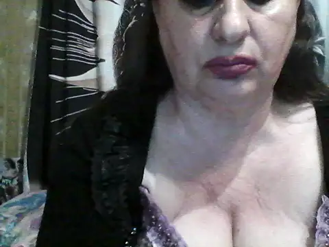 LoaqLovew online show from 05/11/26, 04:04