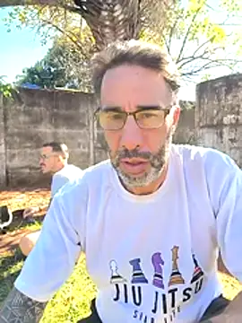 visualizechat online show from 05/05/26, 12:24