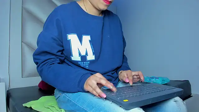 Snapshot of Valentina_js chatting on 06/18/26, 08:35 Valentina js online show from 06/18/26, 08:35