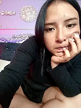 Snapshot of EmmyCastillo chatting on 04/28/26, 02:27 EmmyCastillo online show from 04/28/26, 02:27