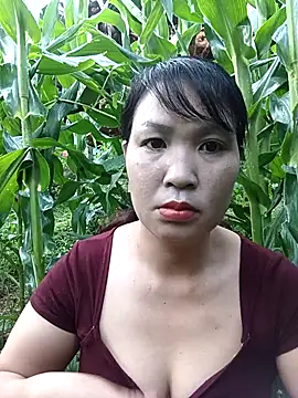 Snapshot of Beola-mi chatting on 05/19/26, 11:00 Beola-mi online show from 05/19/26, 11:00