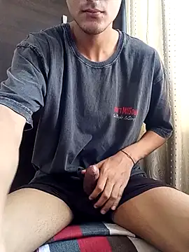 Snapshot of skinny_raj chatting on 05/19/26, 04:52 skinny raj online show from 05/19/26, 04:52