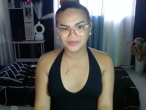 Snapshot of Kendallfoxx chatting on 04/26/26, 04:10 Kendallfoxx online show from 04/26/26, 04:10