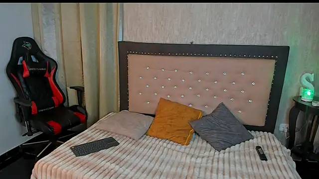 Zoedeleon online show from 06/24/26, 07:24