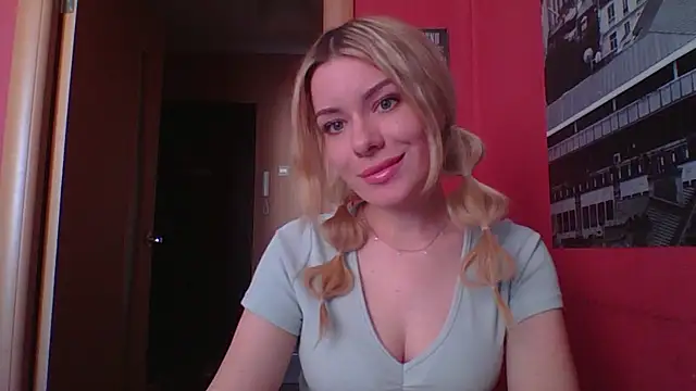 Snapshot of Softy_Aura_ chatting on 05/18/26, 09:59 Softy Aura online show from 05/18/26, 09:59