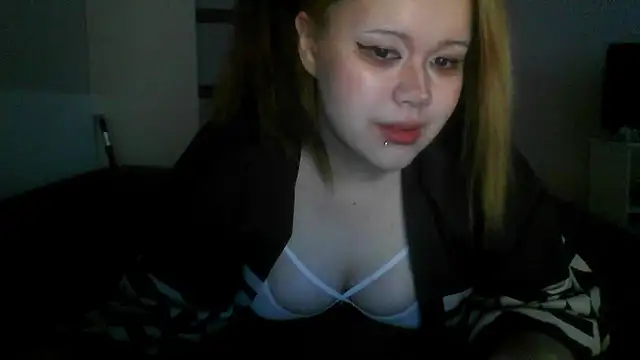 Snapshot of Amanda_Mia_ chatting on 06/11/26, 04:49 Amanda Mia online show from 06/11/26, 04:49