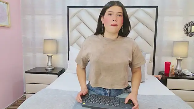 CarolineOlsen online show from 04/28/26, 11:59