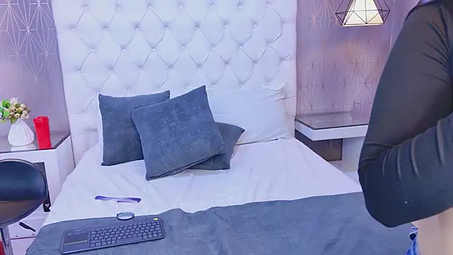 CarolineOlsen online show from 06/07/26, 12:04