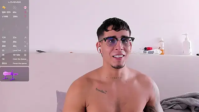 Snapshot of Iamcamilo__ chatting on 04/30/26, 08:04 Iamcamilo online show from 04/30/26, 08:04