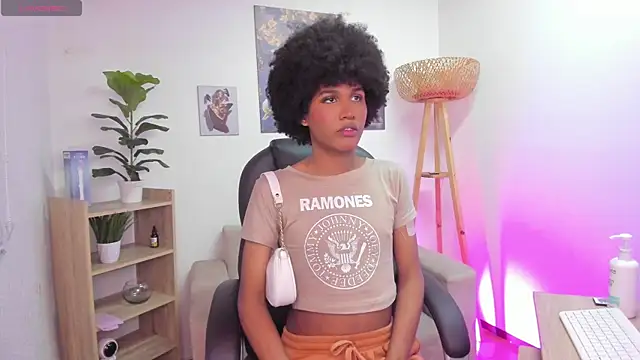 NaomiSaenz  online show from 06/18/26, 09:09