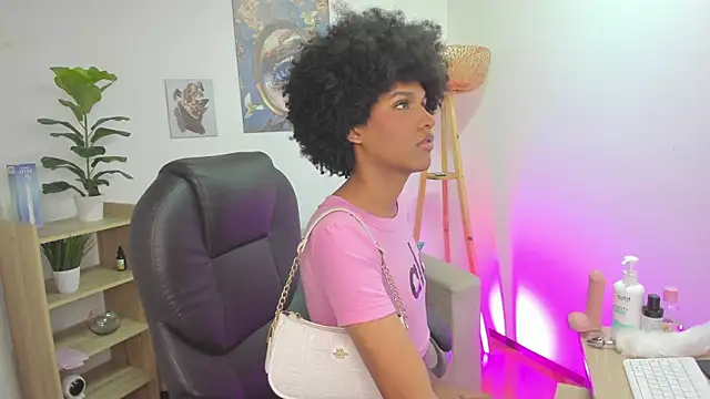 NaomiSaenz  online show from 06/19/26, 10:08