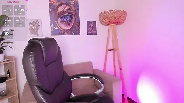 NaomiSaenz  online show from 06/20/26, 10:23
