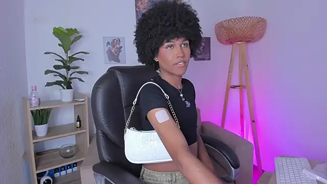 NaomiSaenz  online show from 06/23/26, 09:07