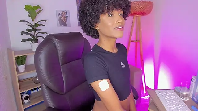 NaomiSaenz  online show from 06/28/26, 11:05