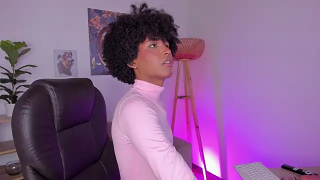 NaomiSaenz  online show from 06/29/26, 10:15