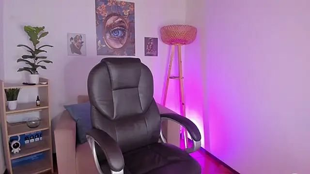 NaomiSaenz  online show from 07/10/26, 02:41