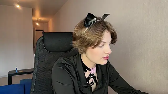 LinaFlamie online show from 06/05/26, 10:10