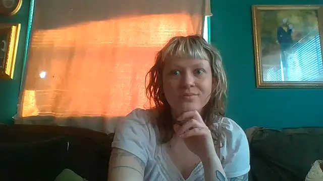 RosieSwitchBitch online show from 06/05/26, 11:05
