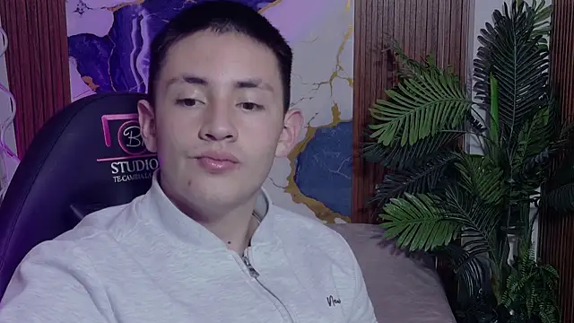 Snapshot of Andres_Tay chatting on 05/25/26, 02:17 Andres Tay online show from 05/25/26, 02:17
