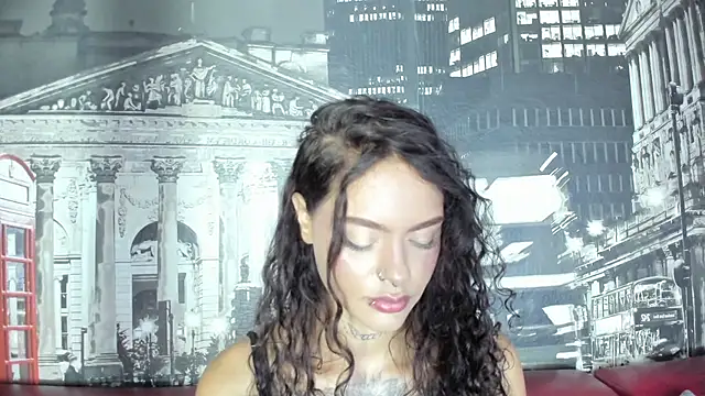 Snapshot of Caroline420_ chatting on 06/21/26, 03:47 Caroline420 online show from 06/21/26, 03:47