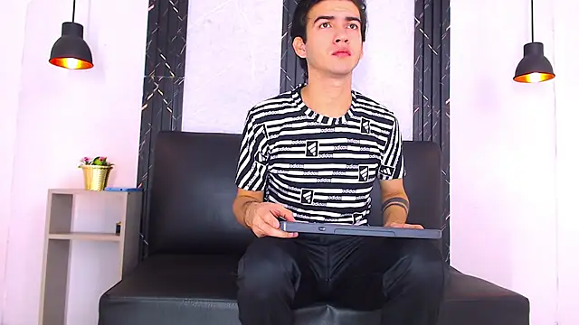 Feiccer Castquer online show from 04/27/26, 11:30