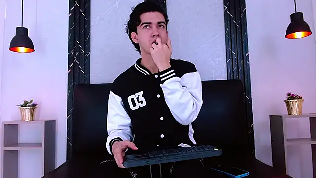 Feiccer Castquer online show from 06/07/26, 11:03
