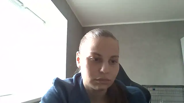  Linsyy ee  online show from 05/01/26, 01:48