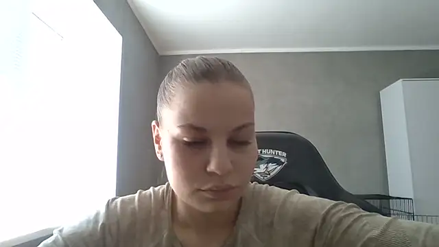  Linsyy ee  online show from 06/05/26, 08:42