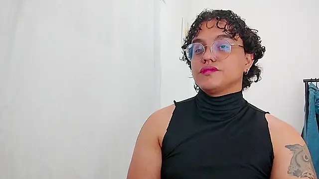 Snapshot of Diane_exotic chatting on 04/28/26, 02:27 Diane exotic online show from 04/28/26, 02:27