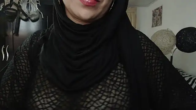 Snapshot of nadia__abaud chatting on 12/27/24, 08:24 nadia abaud online show from 12/27/24, 08:24