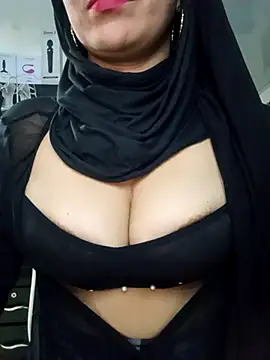 Snapshot of nadia__abaud chatting on 12/30/24, 03:14 nadia abaud online show from 12/30/24, 03:14