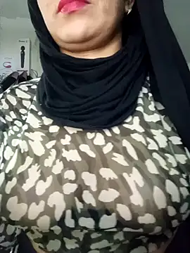 Snapshot of nadia__abaud chatting on 01/08/25, 02:57 nadia abaud online show from 01/08/25, 02:57