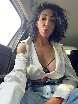 Yasmiinee online show from 04/28/26, 12:21