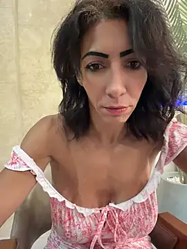 Snapshot of Yasmiinee chatting on 06/24/26, 07:24 Yasmiinee online show from 06/24/26, 07:24