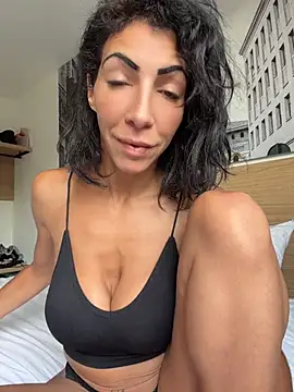 Snapshot of Yasmiinee chatting on 07/15/26, 06:13 Yasmiinee online show from 07/15/26, 06:13