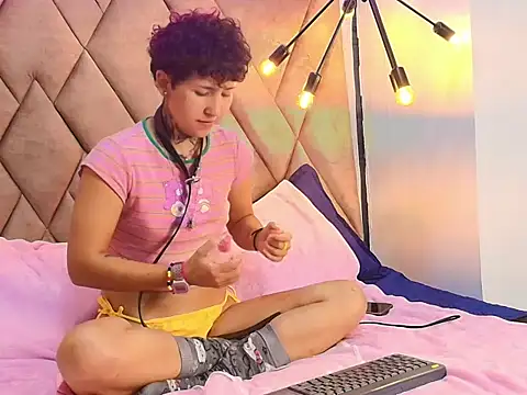 Zoe-xox online show from 04/28/26, 10:37