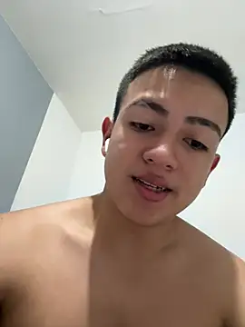 santiagoo madrid online show from 04/27/26, 02:53