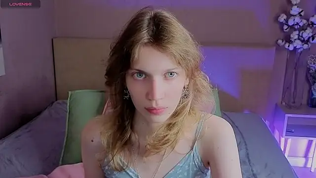 Snapshot of Emily_Cartex chatting on 07/13/26, 05:43 Emily Cartex online show from 07/13/26, 05:43