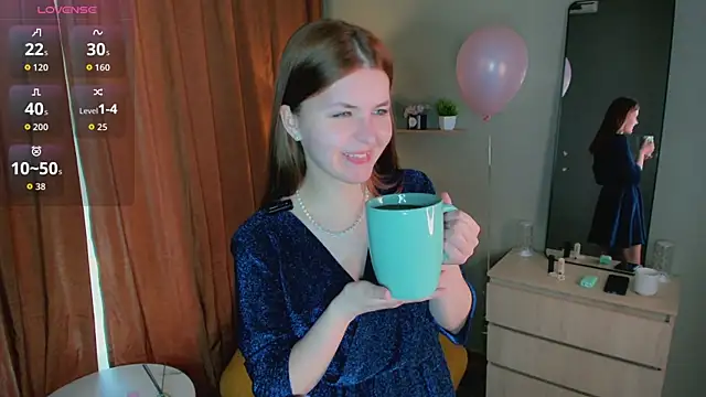 LeyaBloom online show from 05/18/26, 10:32